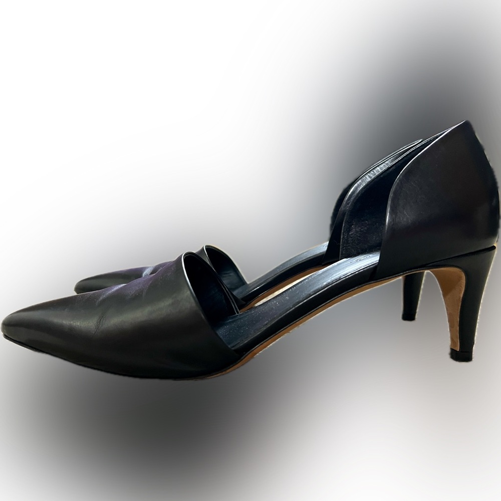 Vince D’Orsay Black Leather Kitten Heel Pump. Size 8.5